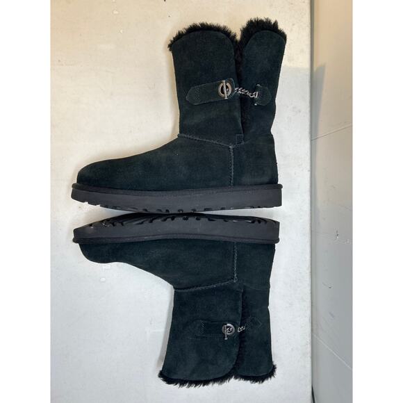 UGG Australia Estera Winter Boots Womens Size 8 EU 39 Black Leather Chain Toggle - Picture 6 of 7